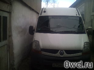 Битый автомобиль Renault Master